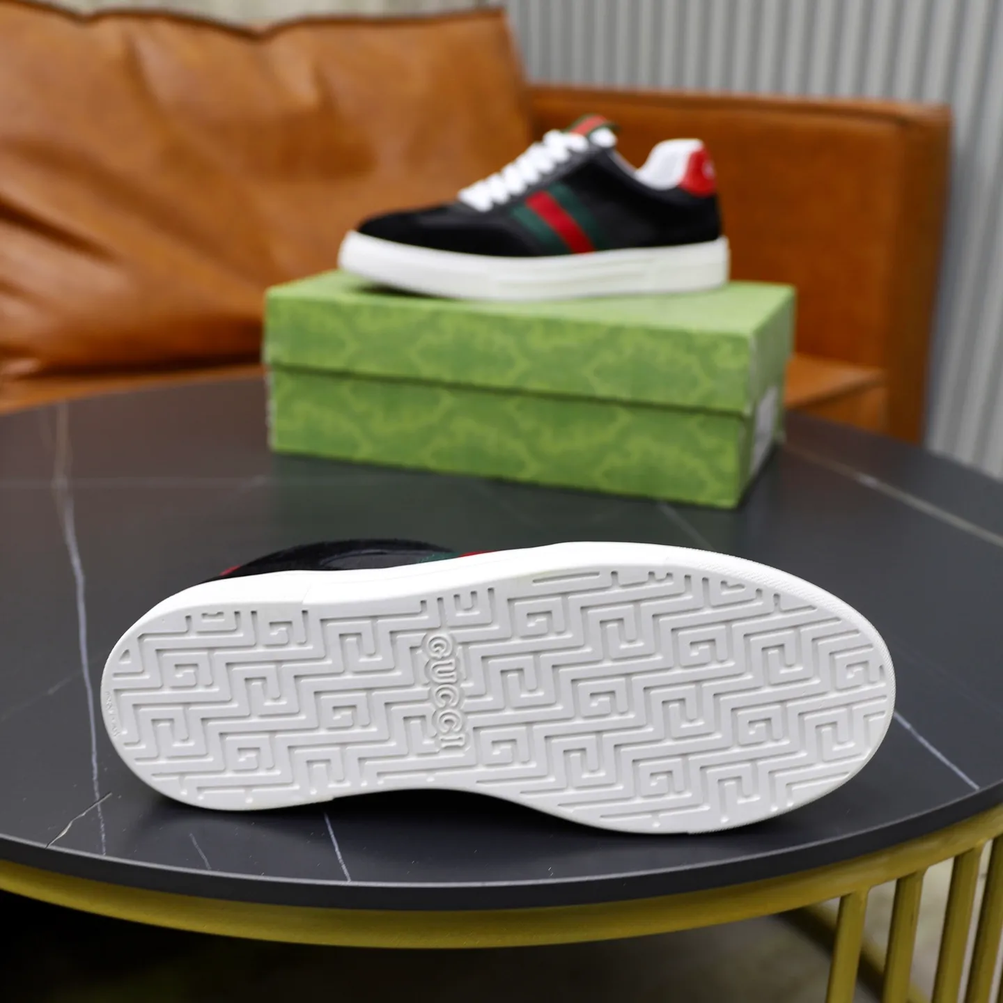 Ex-factory price: 440💰🙅‍♂️🙅‍♂️🙅‍♂️ Brand: GUCCI Standard code: 38-44 (45 customized) Grade: Same as the official website Material: Original material splicing Comfortable and breathable lining Lightweight and wear-resistant sports outsole Style category: Men's fashionable casual shoes Running sneakers Distinguished luxury brand elements Top luxury Color: actual picture color